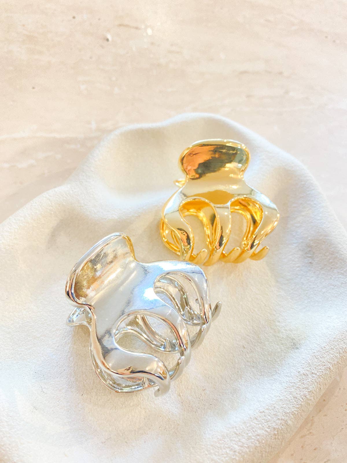 Petit Metal Claw Clip: Silver