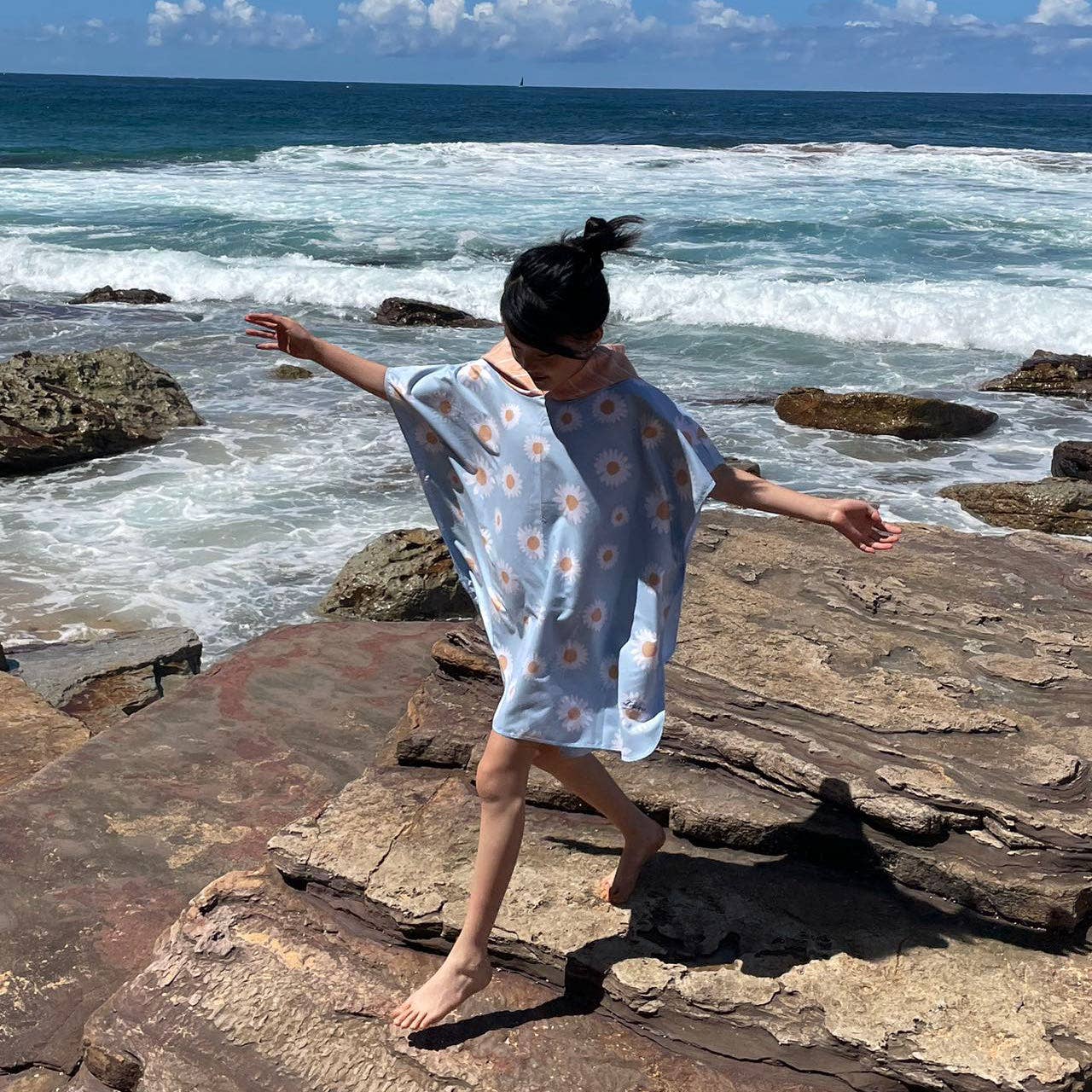 Sand Free Kids Hooded Towel - Daisy: Large (7-11 yrs)