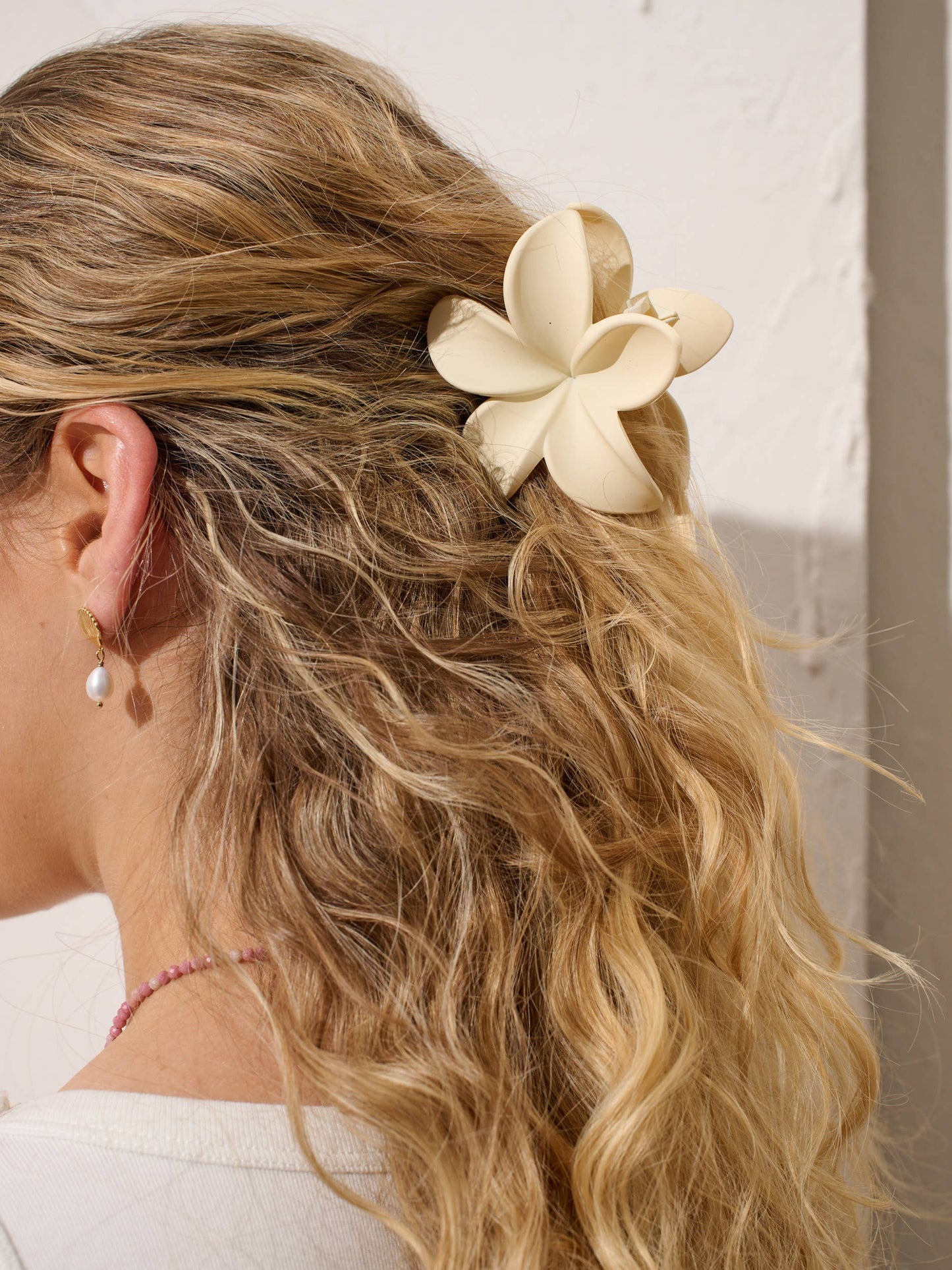 Hibiscus Matte Flower Claw Clip: White