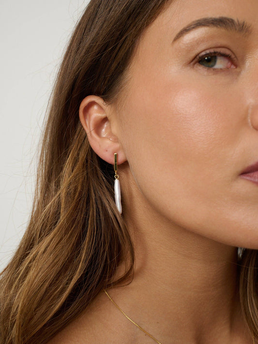 Seala Freshwater Pearl Drop Earring: Gold