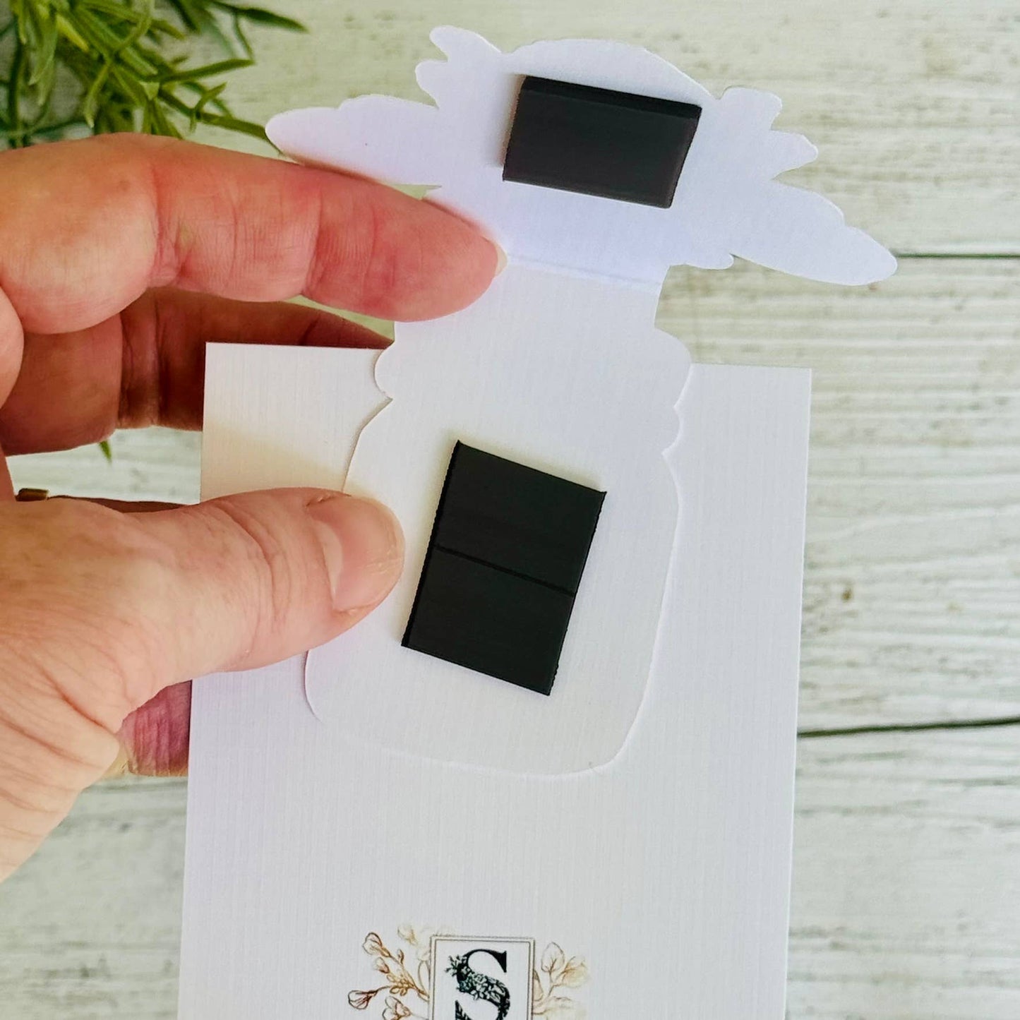 MAGNETIC BOOKMARK: Bee & Honey