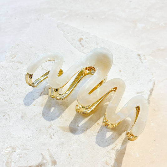 Wave Acrylic Metal Claw Clip: Ivory