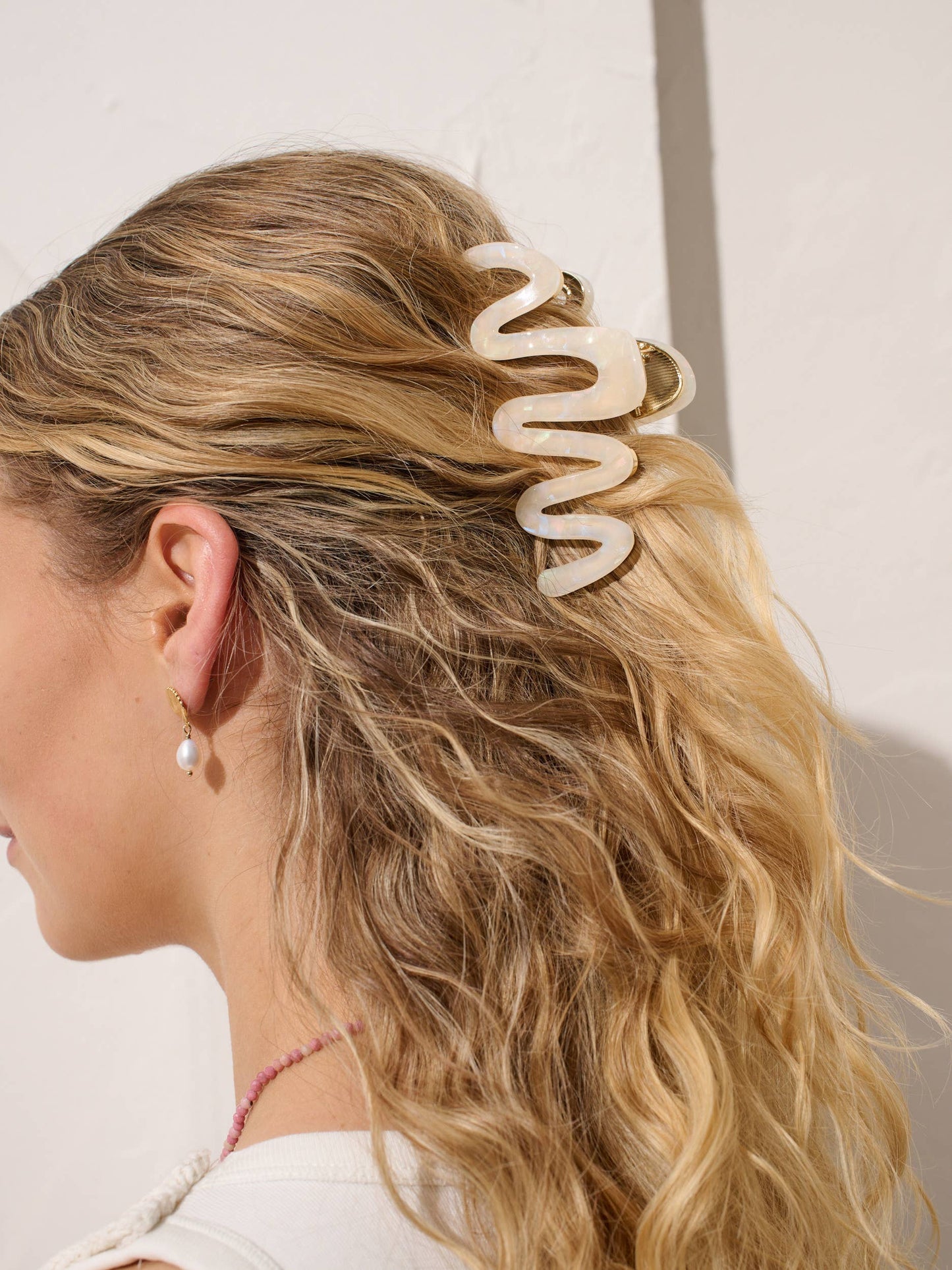 Wave Acrylic Metal Claw Clip: Ivory