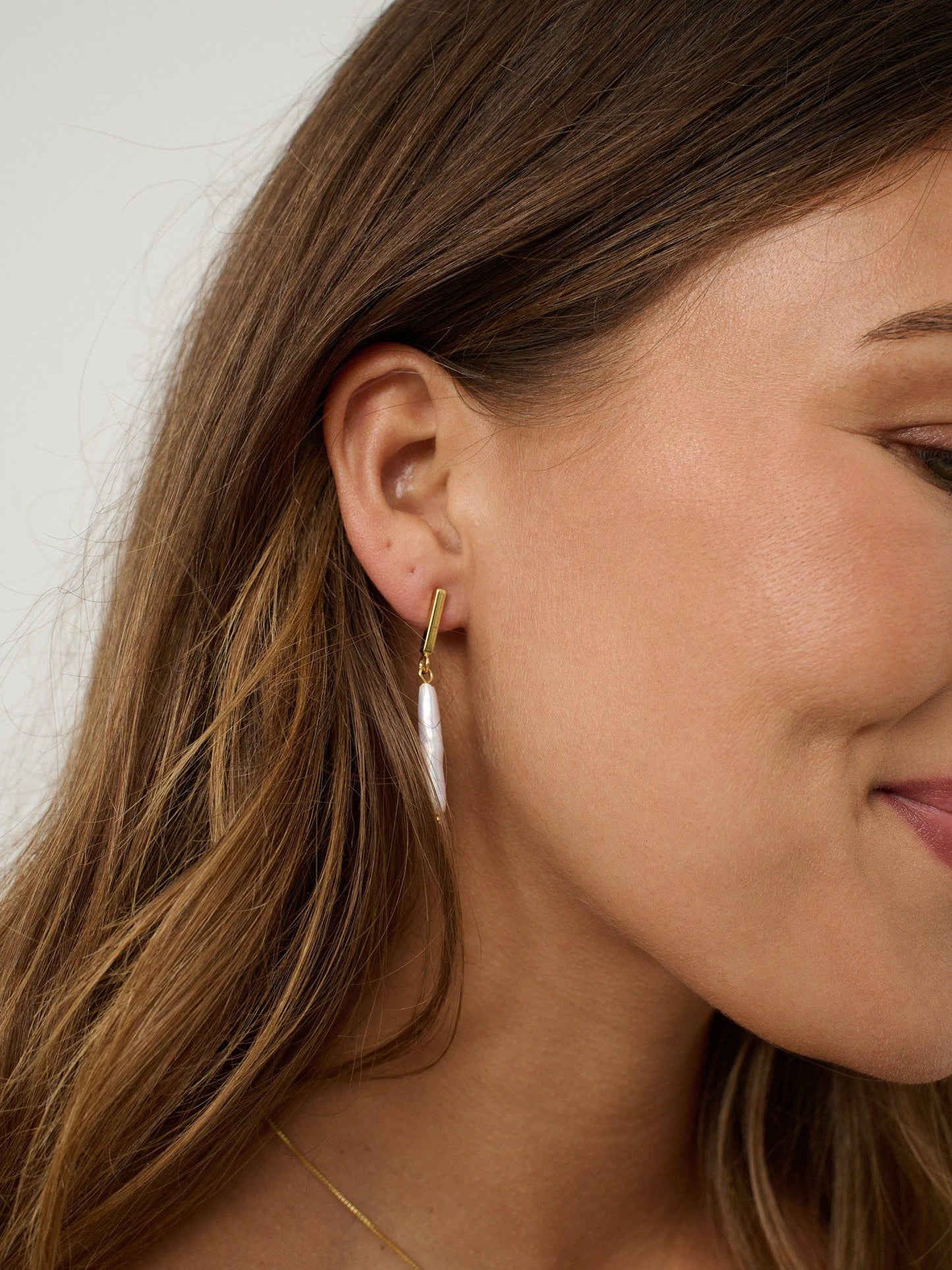 Seala Freshwater Pearl Drop Earring: Gold