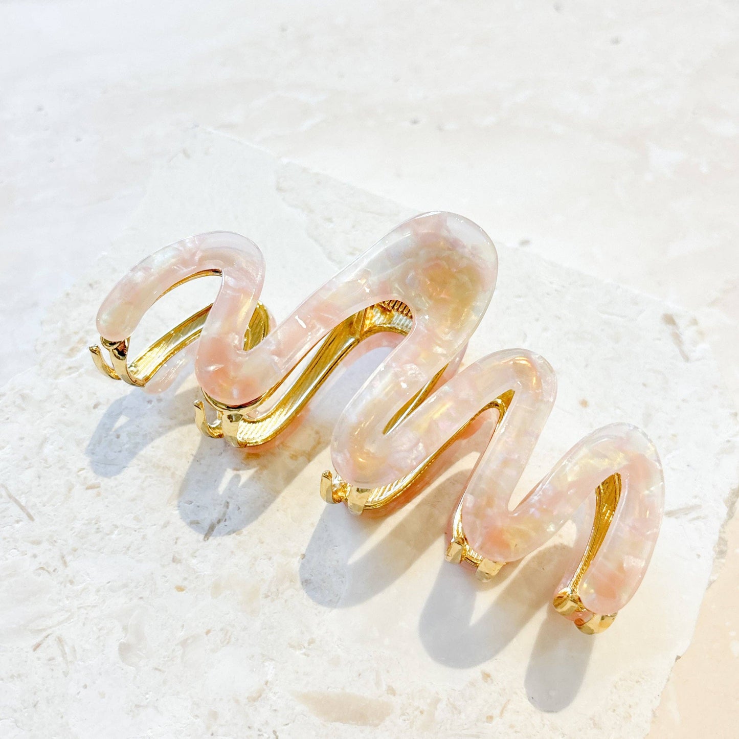 Wave Acrylic Metal Claw Clip: Pink