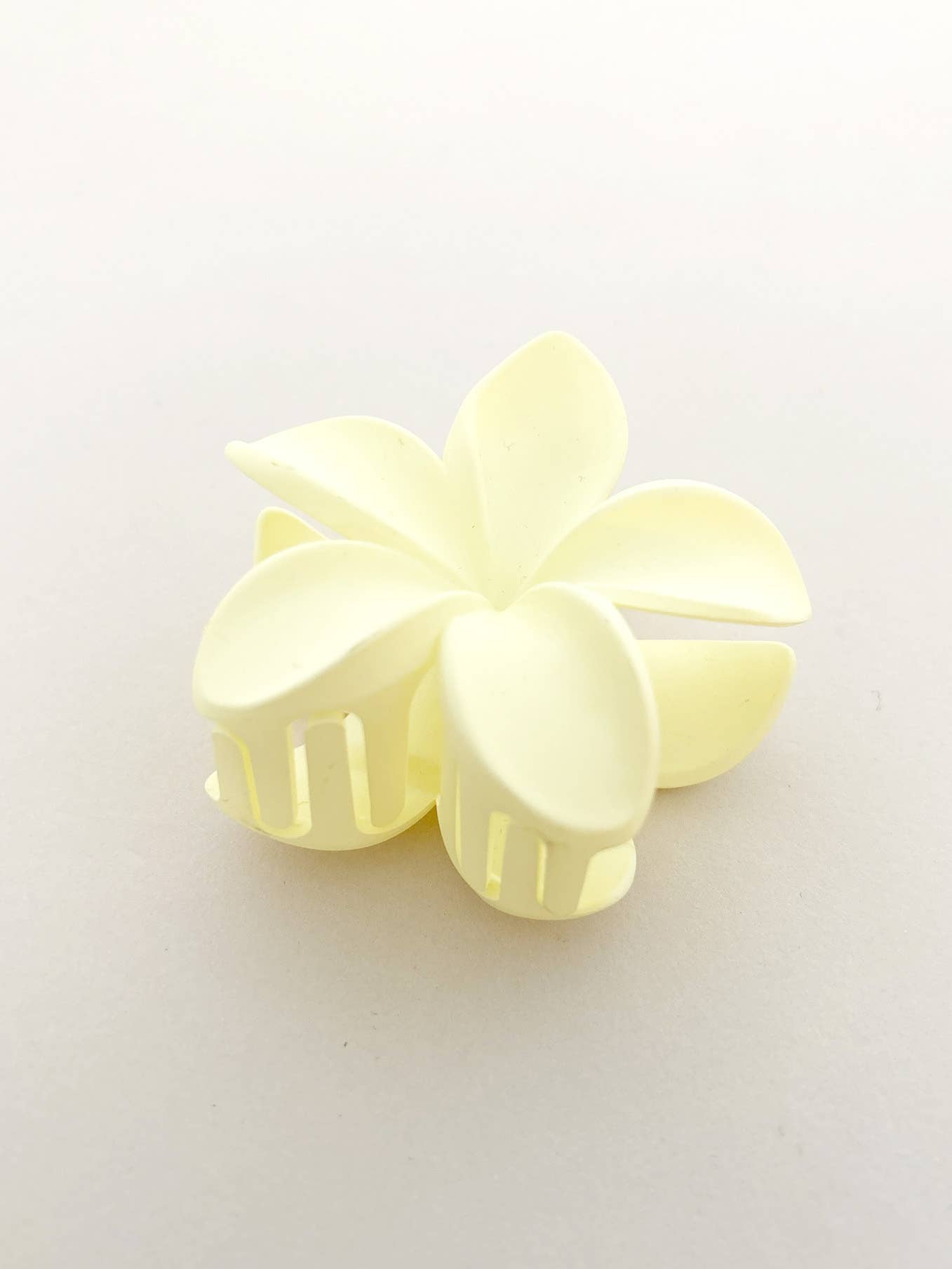 Hibiscus Matte Flower Claw Clip: White
