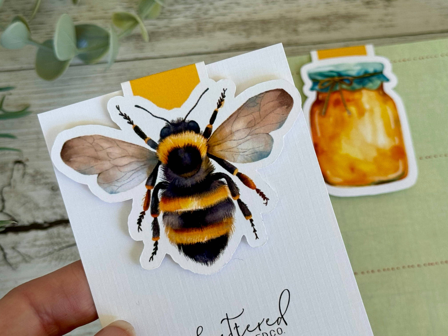 MAGNETIC BOOKMARK: Bee & Honey